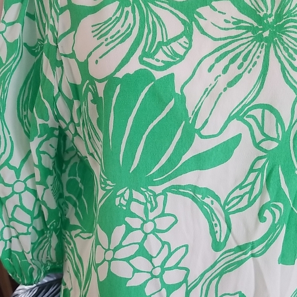 Lilly Pulitzer Green and White Floral Blouse - Picture 2 of 7